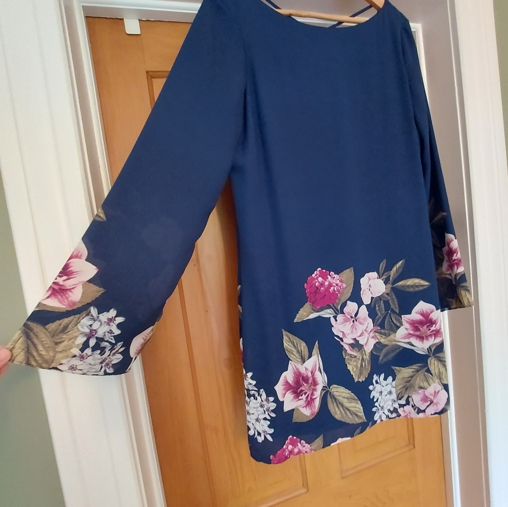 Le Château Shift Dress Navy w/ flowers